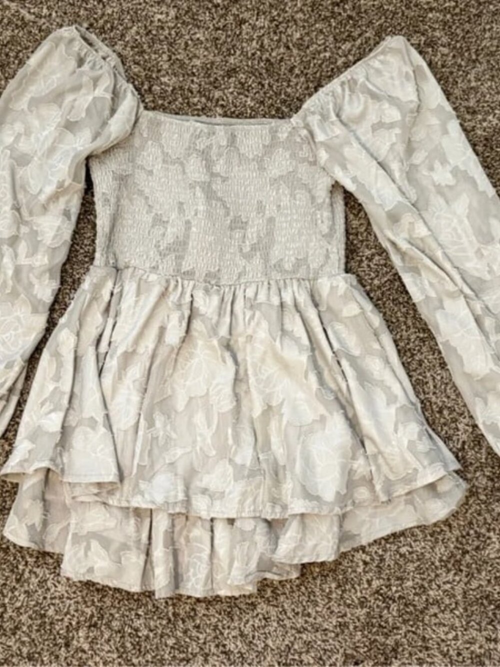Cream Floral Textured Long Sleeve Romper — Women’s M